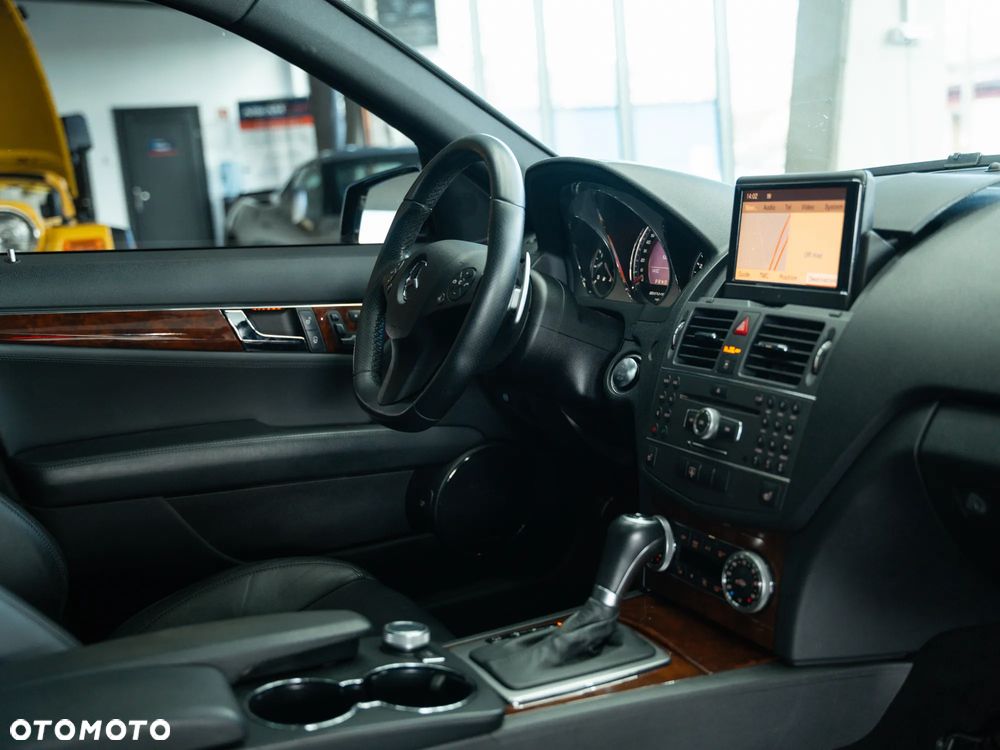 Mercedes-Benz Klasa C 63 AMG - 27
