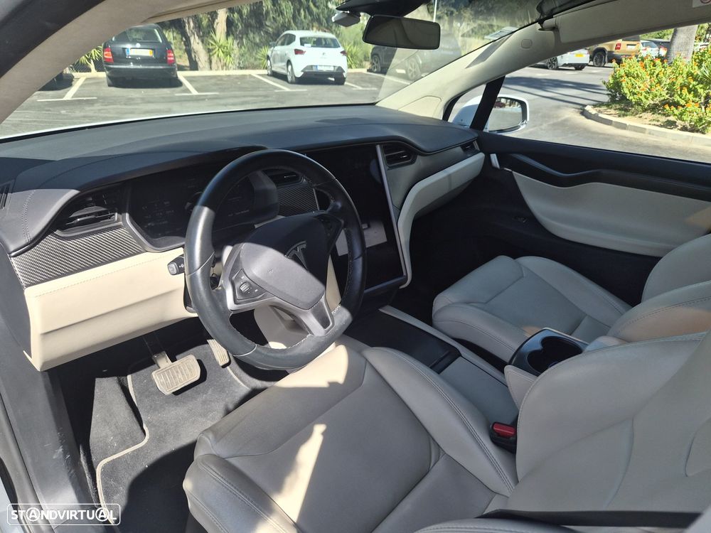 Tesla Model X 100D - 9