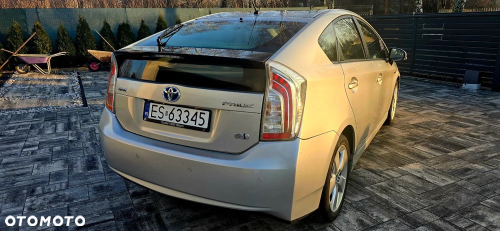 Toyota Prius (Hybrid) - 4