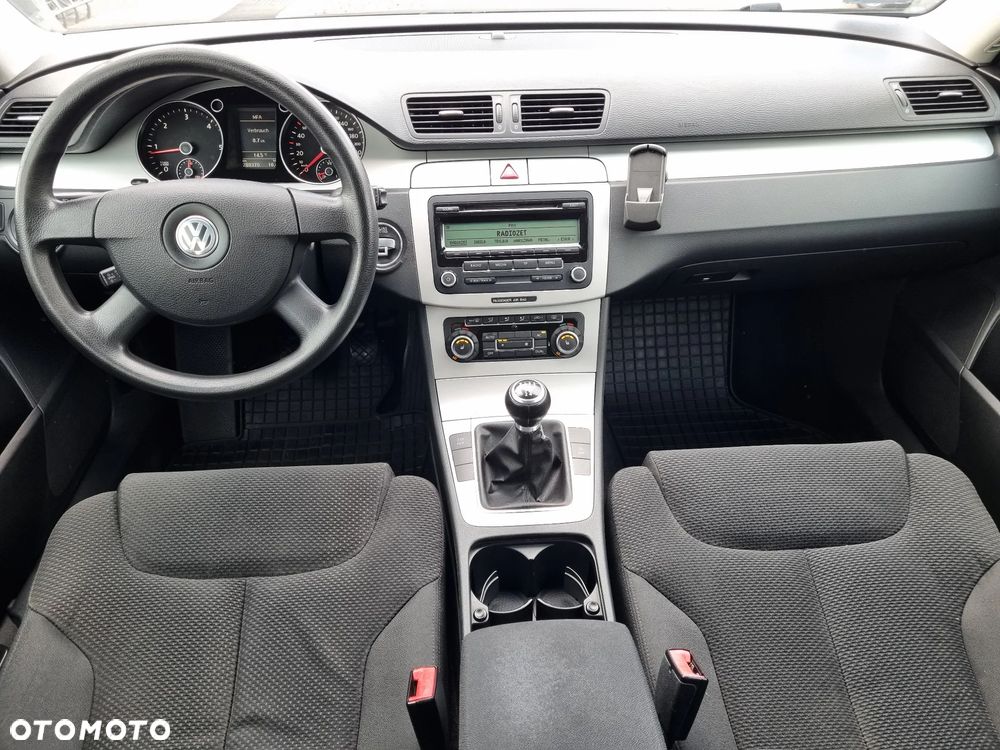 Volkswagen Passat 1.6 TDI DPF BlueMot Comfortline - 12