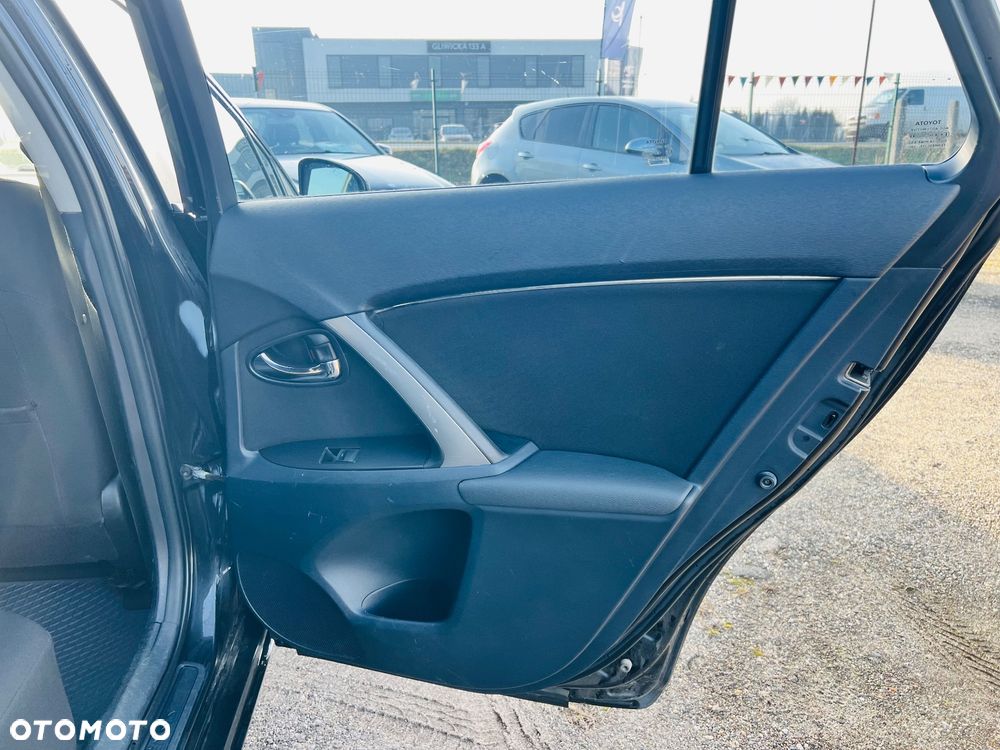 Toyota Avensis 2.0 D-4D Life - 26