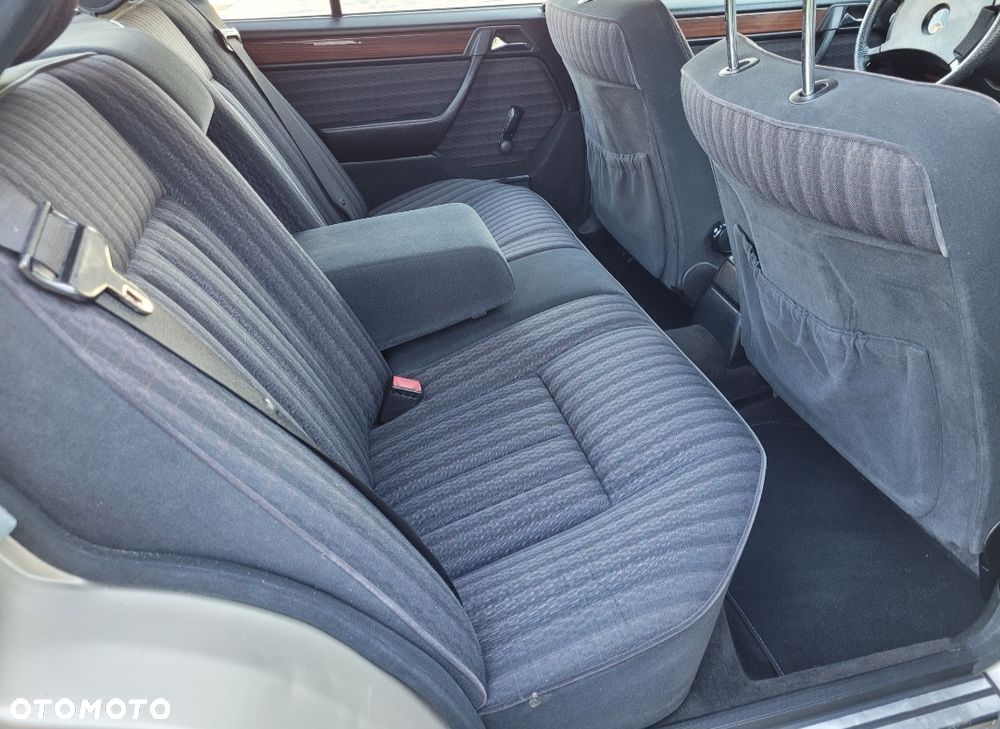 Mercedes-Benz W124 (1984-1993) - 17