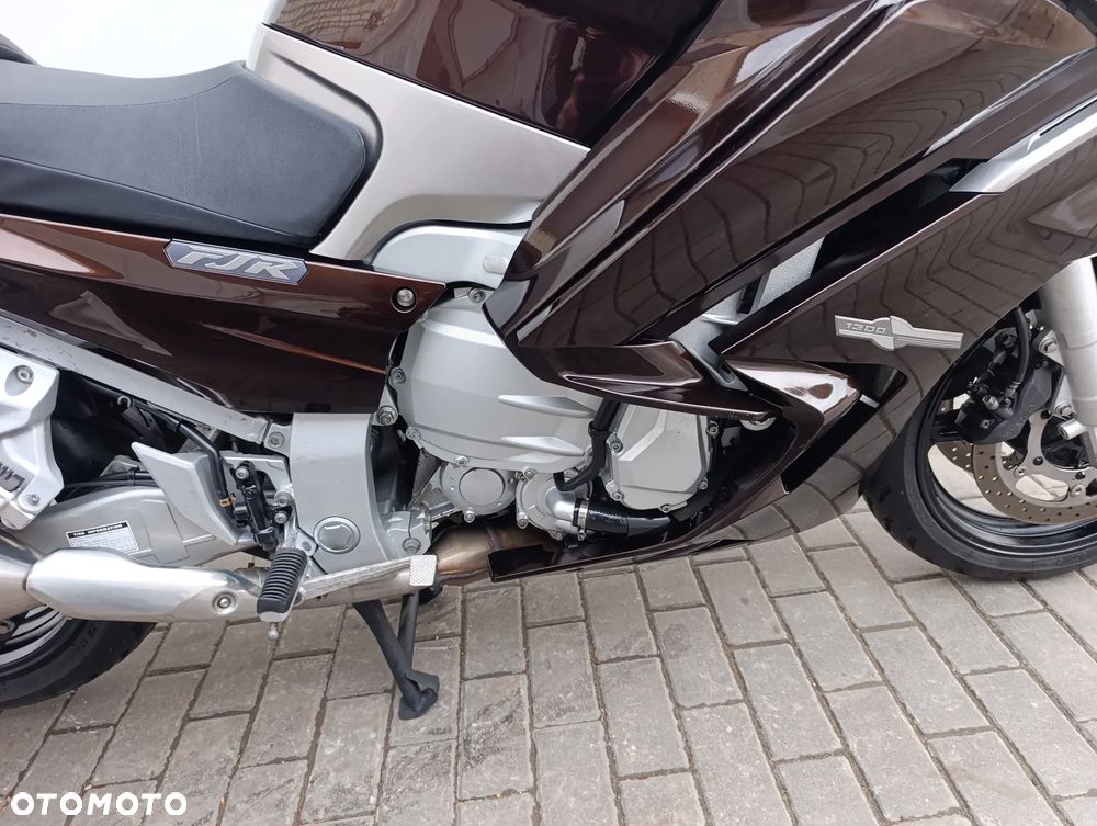 Yamaha FJR - 28