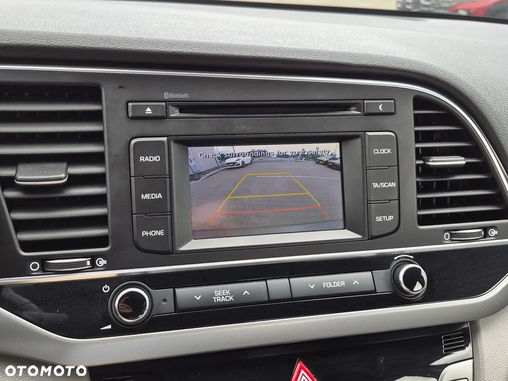 Hyundai Elantra 1.6 Comfort - 26