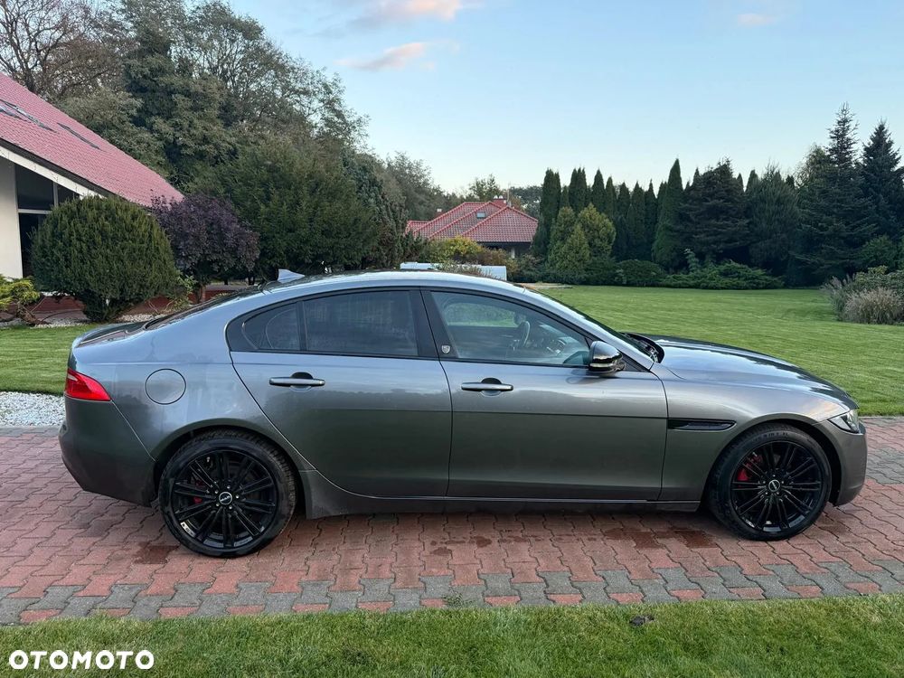 Jaguar XE 2.0 D R-Sport - 14