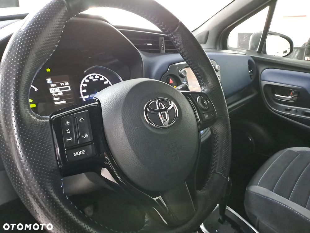 Toyota Yaris Hybrid 100 Selection Passion - 17
