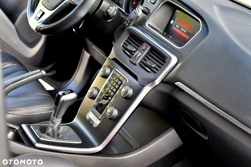 Volvo V40 T2 Summum - 17