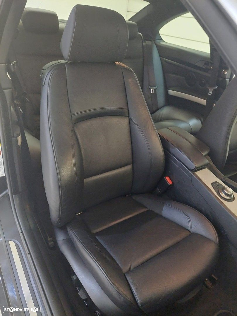 BMW 335 i Coupe Aut. - 26