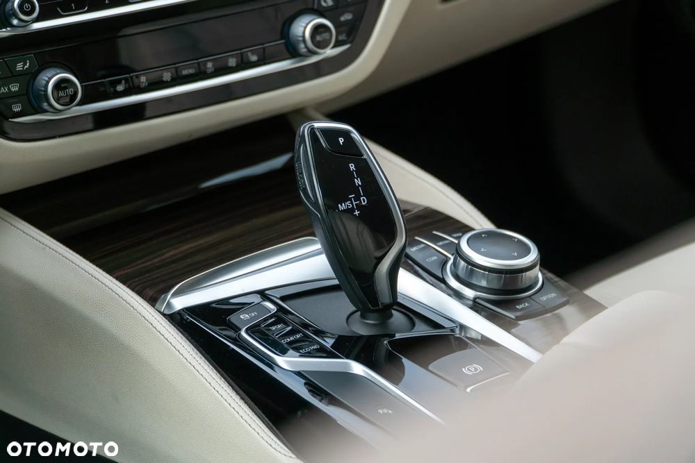 BMW Seria 5 520d xDrive Luxury Line - 10