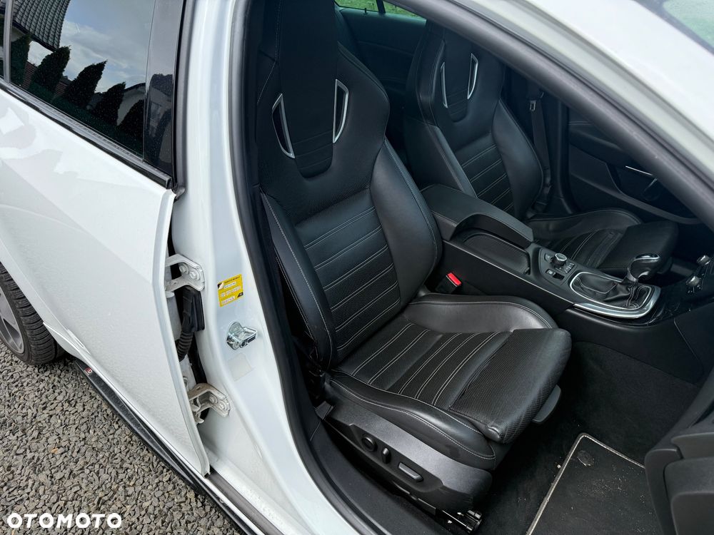 Opel Insignia 2.8 V6 Turbo 4x4 OPC - 12