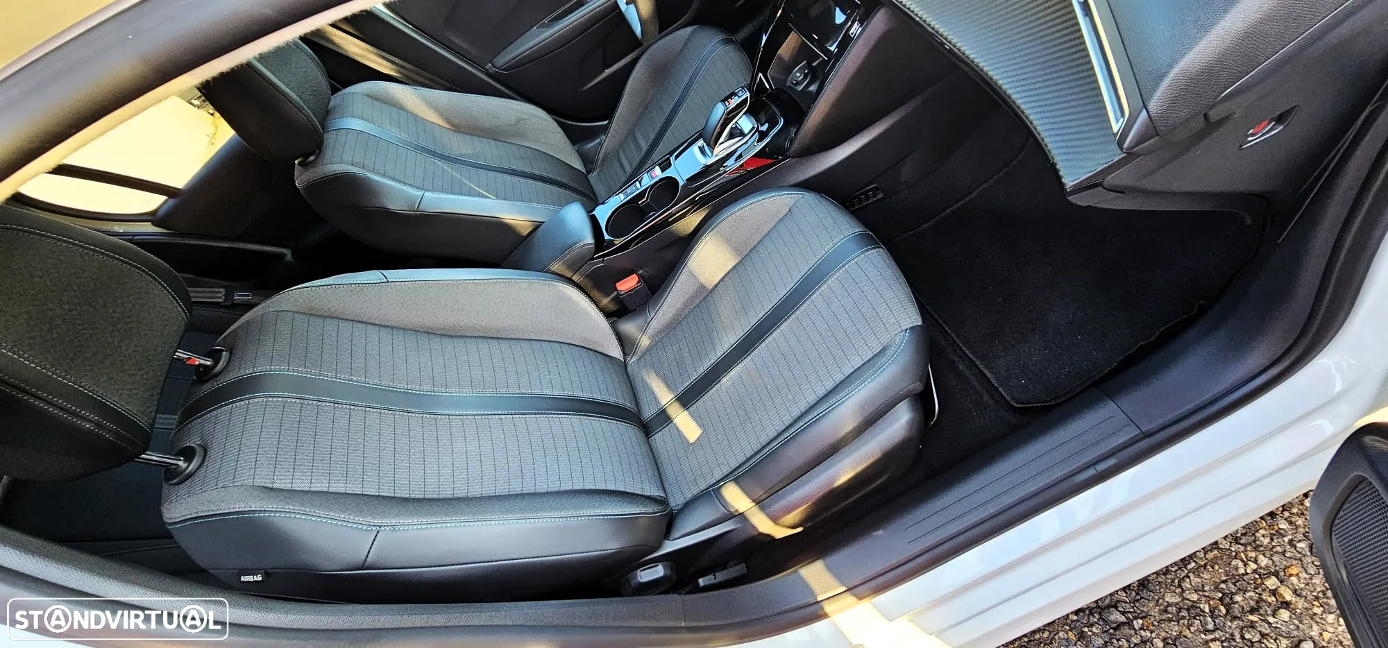 Peugeot e-208 50 kWh Allure Pack - 21