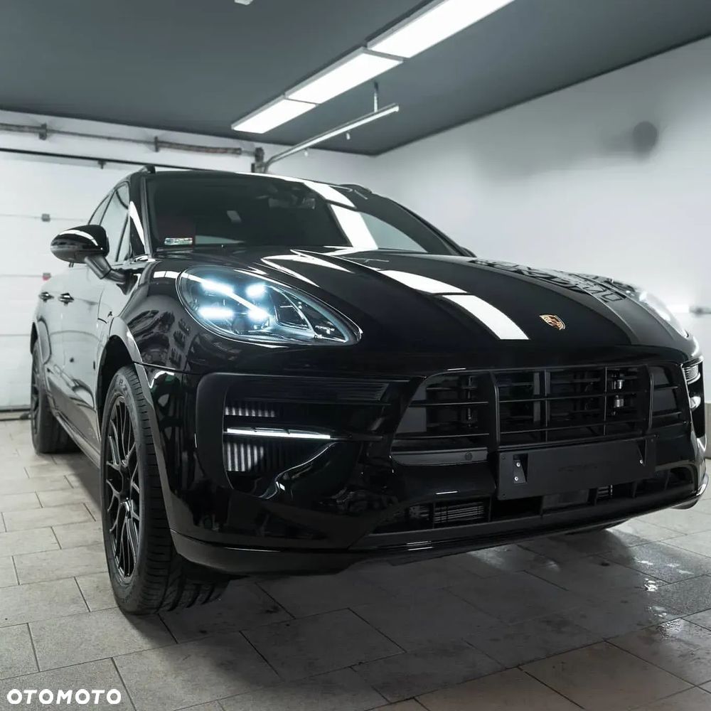 Porsche Macan - 1