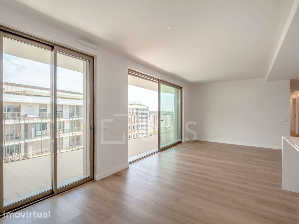 Apartamento T3 com vista rio e estacionamento em Miraflores - Grande imagem: 3/29