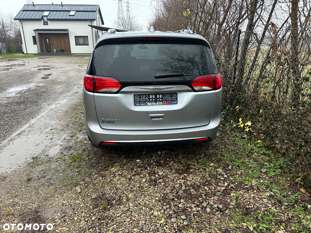 Chrysler Pacifica - 8