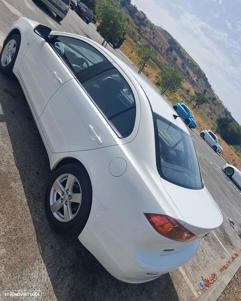 Mitsubishi Lancer 1.5 Invite - 4