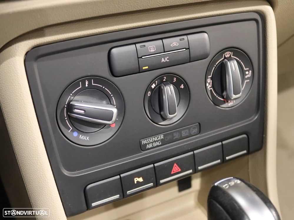 VW New Beetle Cabriolet 1.4 TSI Sport DSG - 31