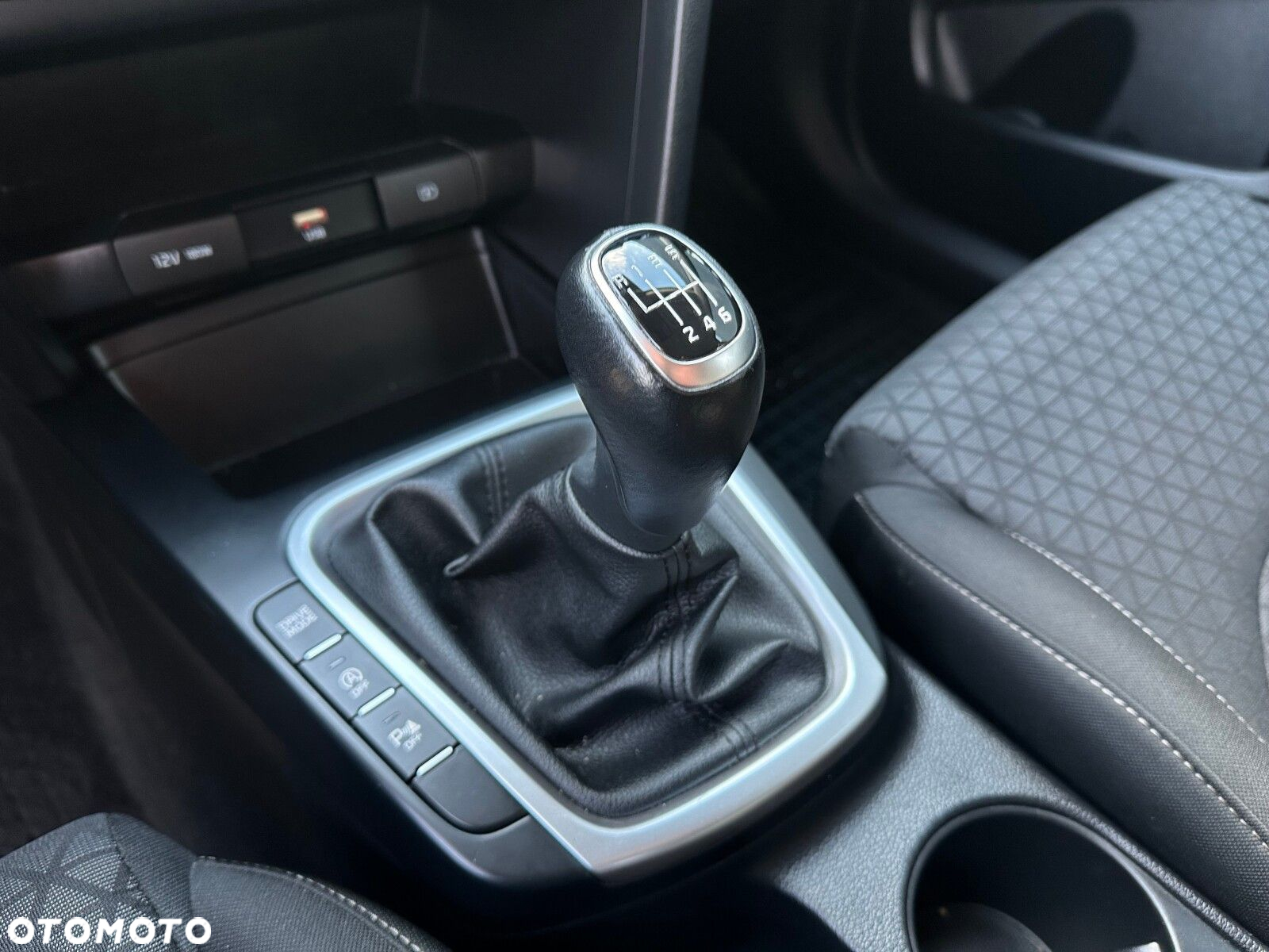 Kia Ceed - 8