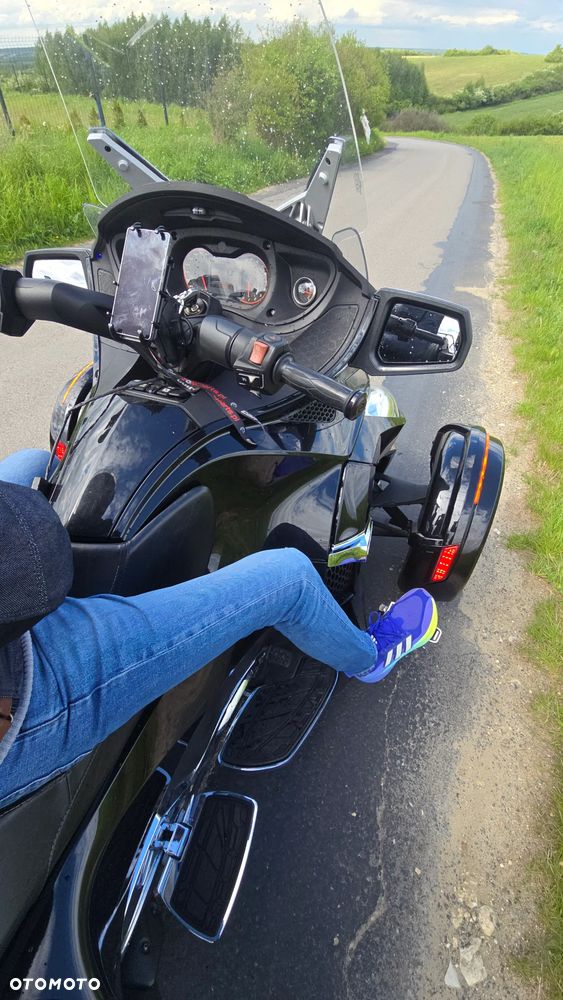 Can-Am Spyder - 22