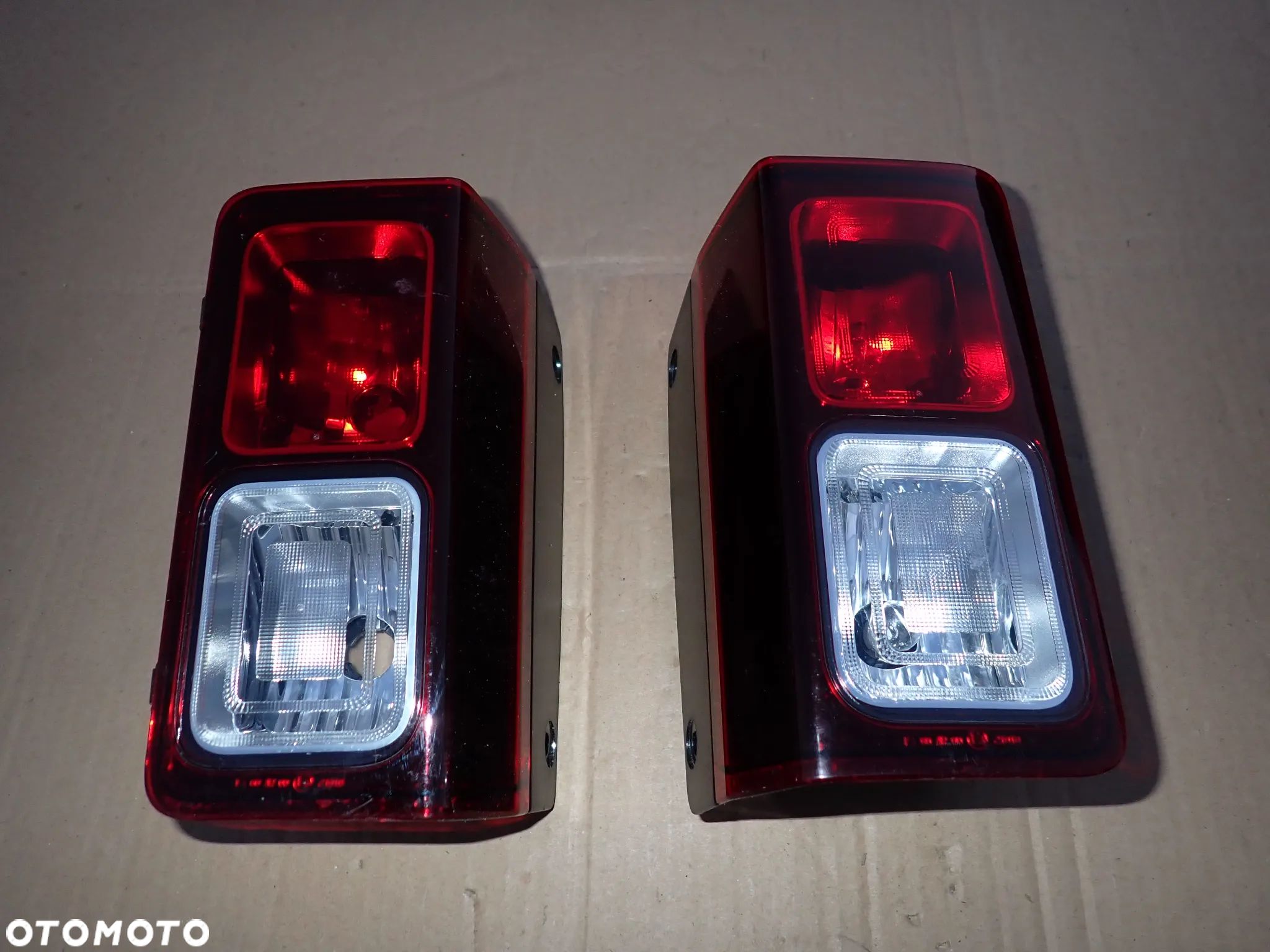 Trafic III IV NV300 Talento Primastar Lampka Przeciwmgielna tylna - 1