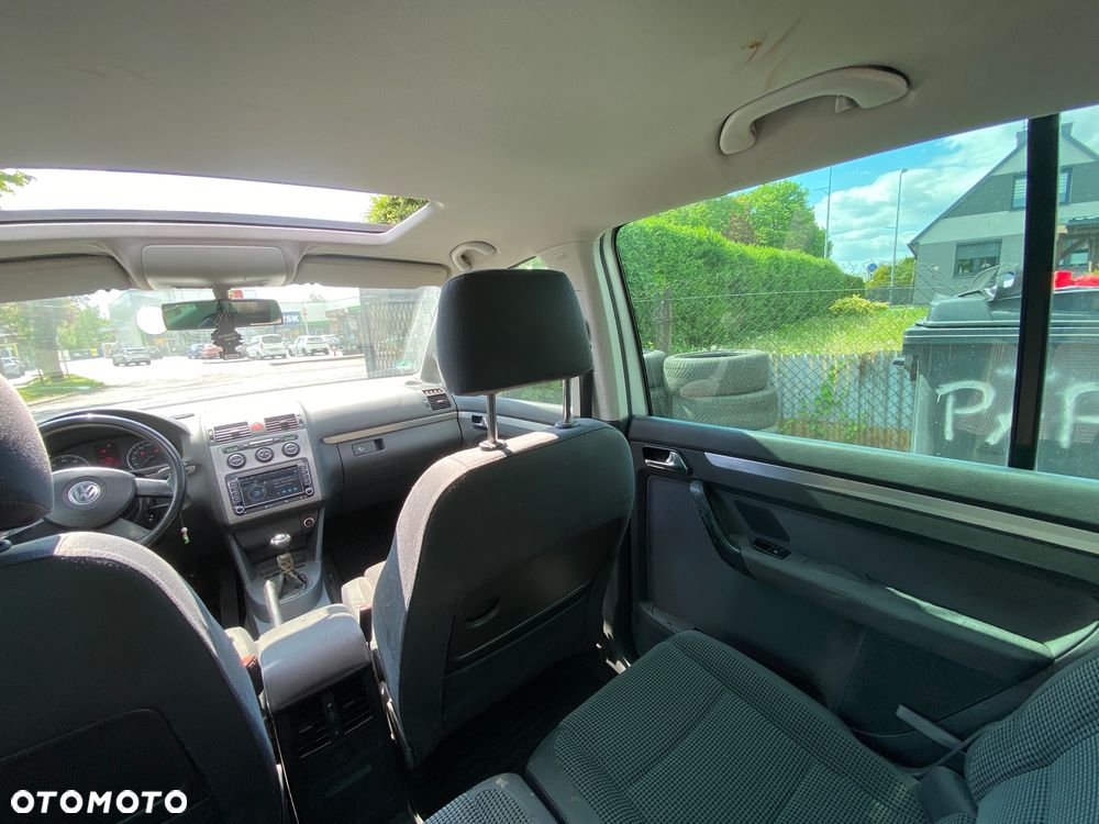Volkswagen Touran 1.6 FSI Highline - 10