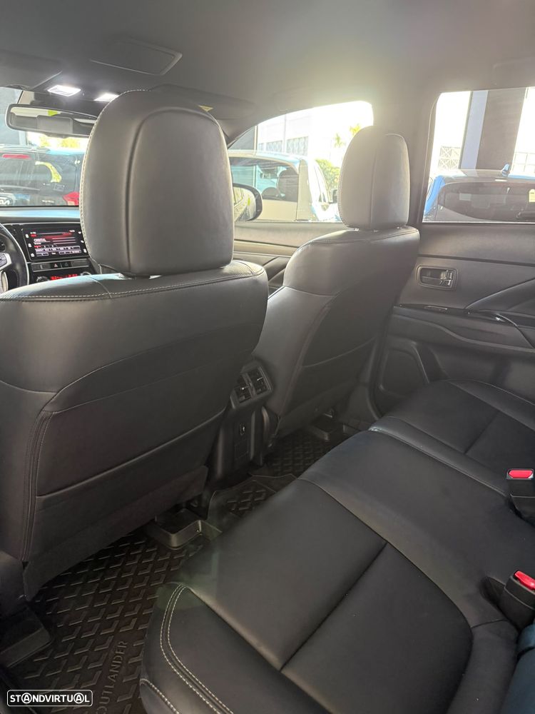 Mitsubishi Outlander 2.4 Intense - 10