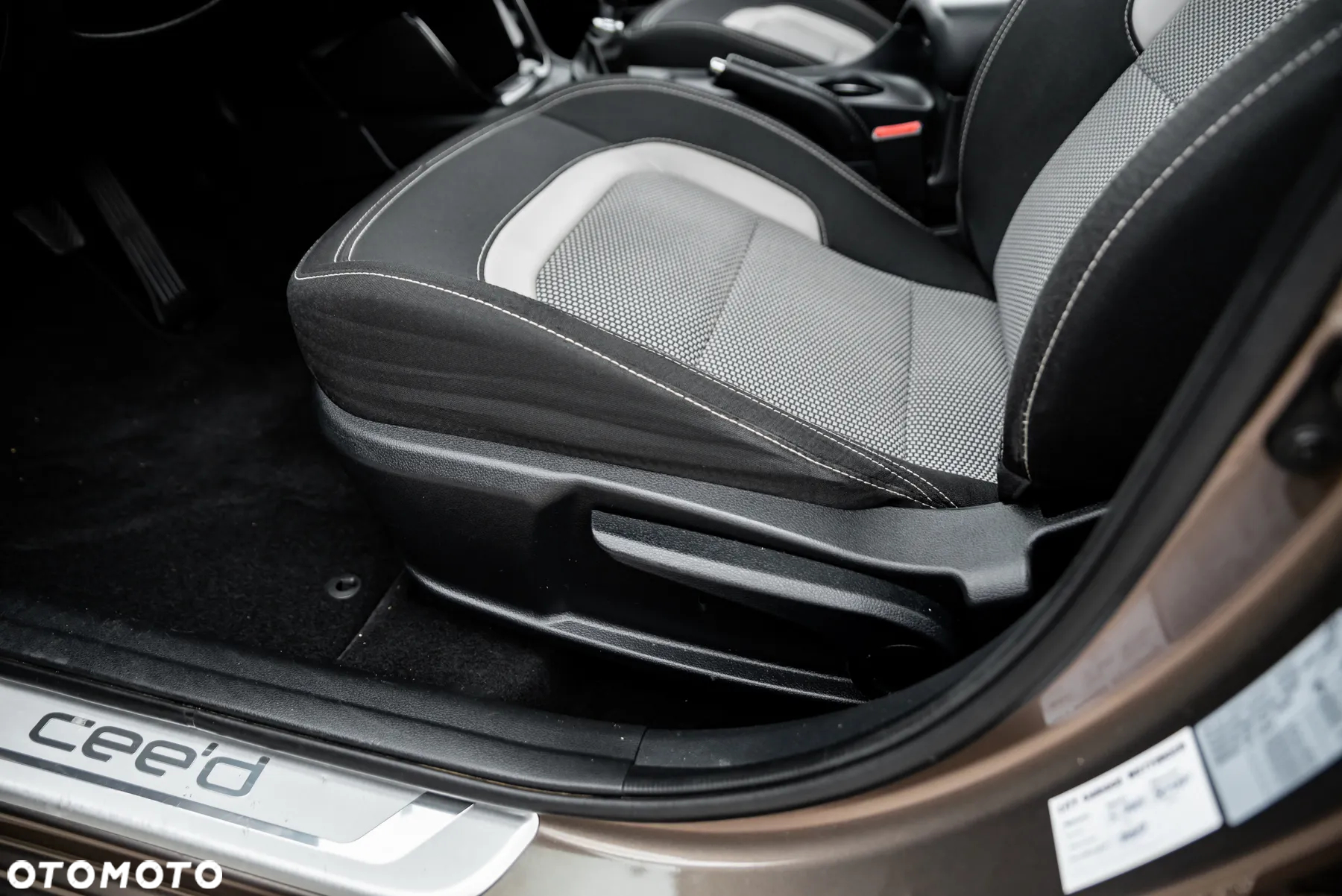 Kia Ceed Cee'd 1.6 GDI L - 22