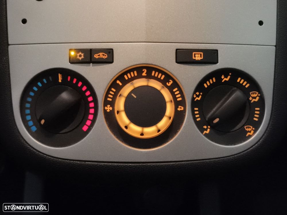 Opel Corsa Van 1.3 Cdti 75cv ---IVA DEDUTÍVEL--- - 26