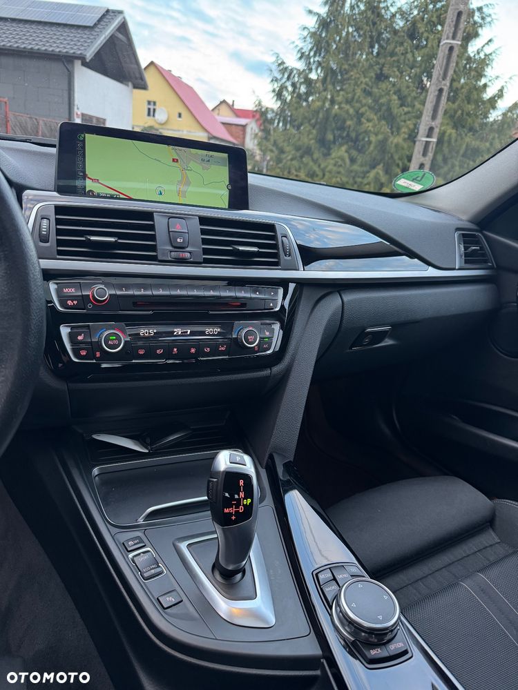 BMW Seria 3 320d Sport Line - 22