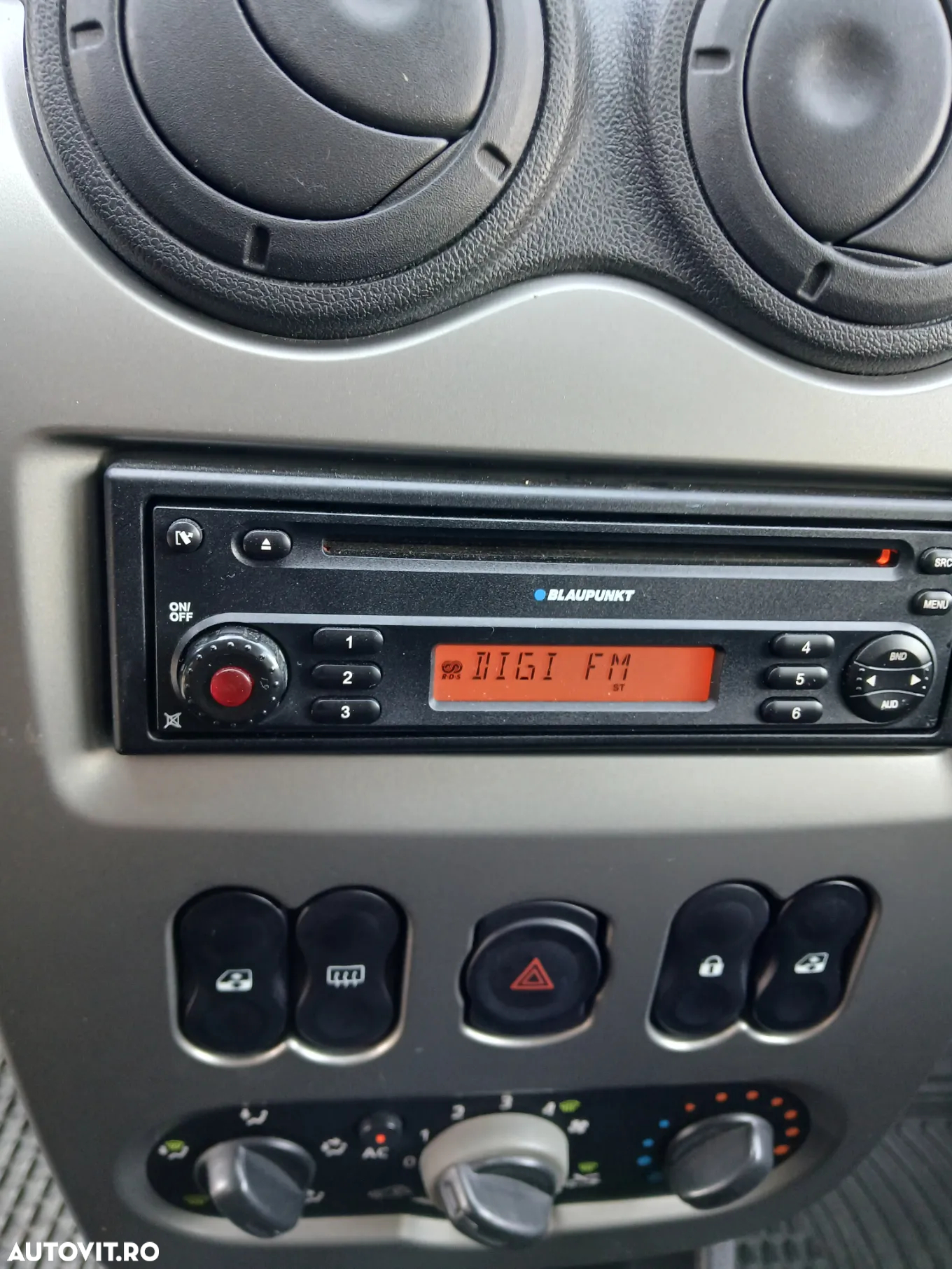 Dacia Sandero 1.2 16V 75 Ambiance - 8