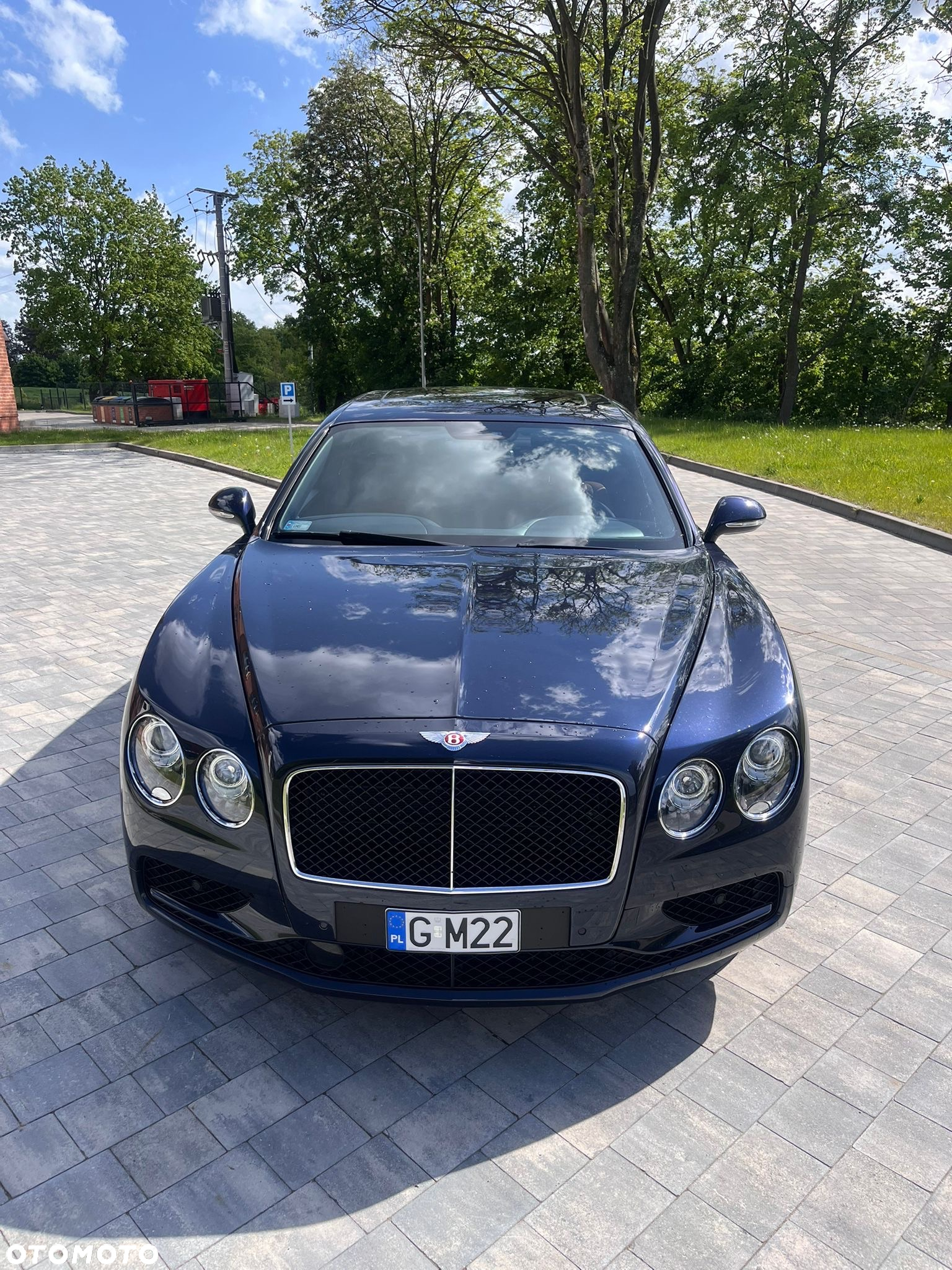 Bentley Flying Spur V8 S - 11