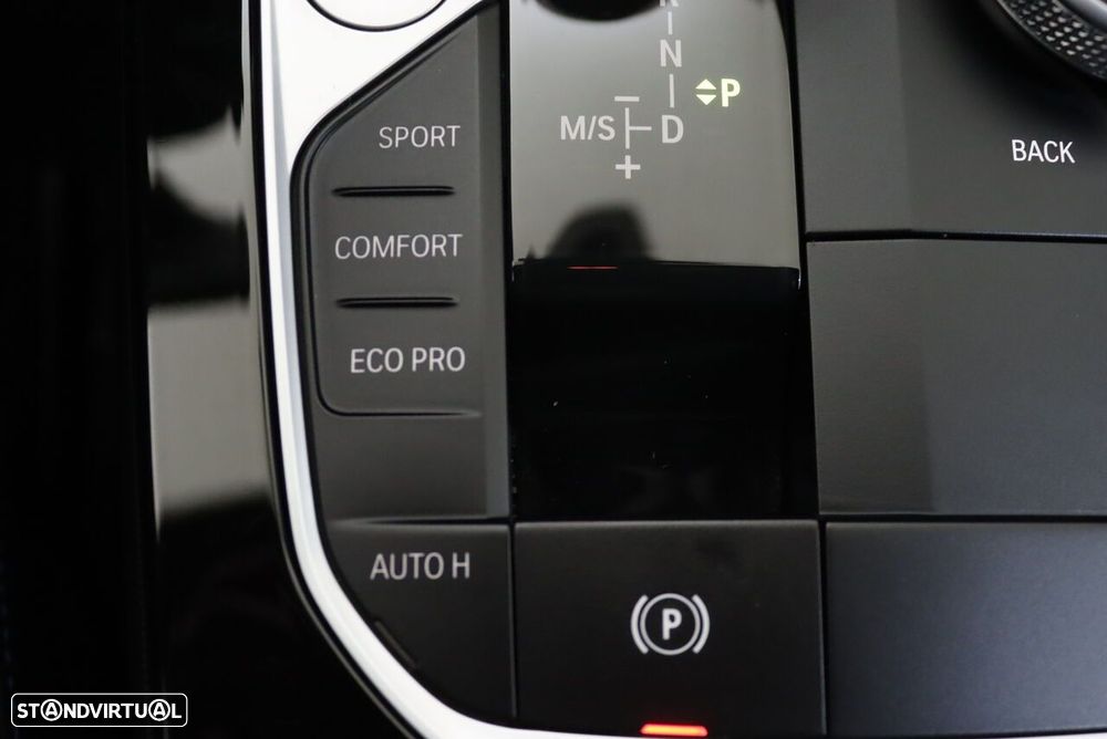 BMW 116 d Pack Desportivo M Auto - 38