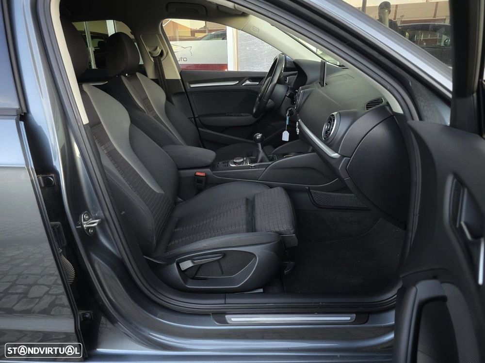 Audi A3 Sportback 1.6 TDI Attraction Ultra - 21