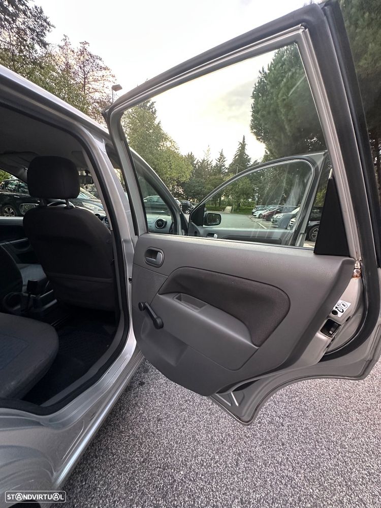 Ford Fiesta 1.25 Trend - 17