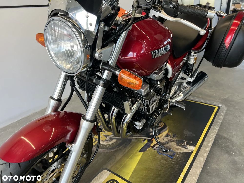 Yamaha XJR - 11