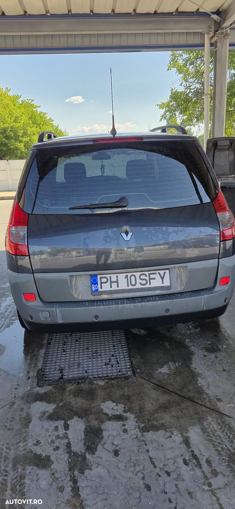 Renault Grand Scenic - 1