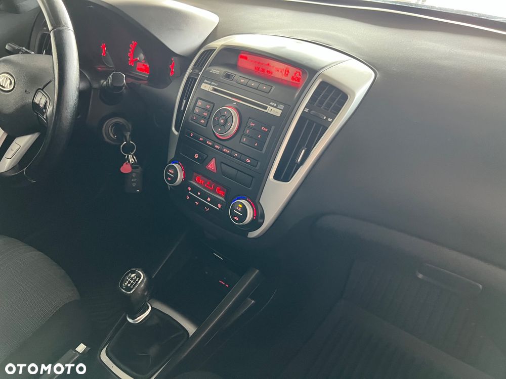 Kia Ceed - 27