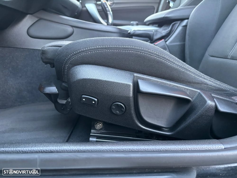 BMW 118 dA Line Sport - 13