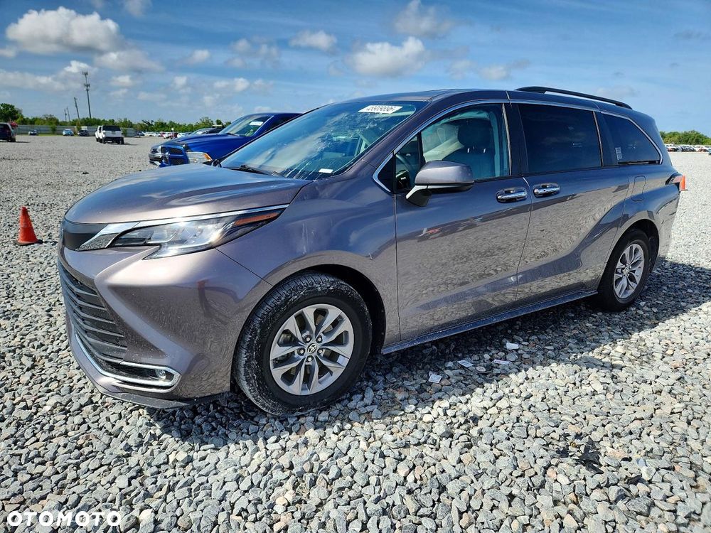 Toyota Sienna - 1