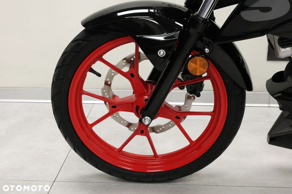 Suzuki GSX - 34