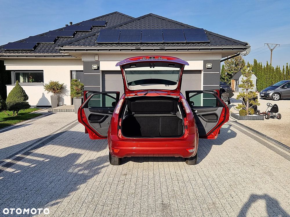 Ford Focus 1.6 16V Ghia - 11