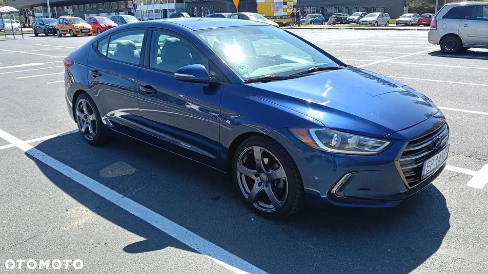 Hyundai Elantra - 2