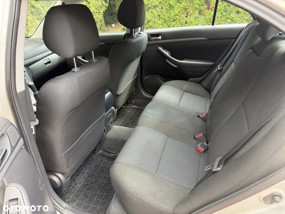 Toyota Avensis 1.8 VVT-i Luna - 9