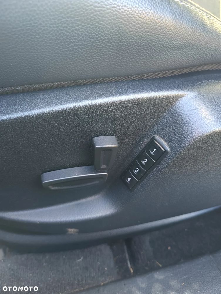 Ford Galaxy 2.2 TDCi DPF Titanium - 21