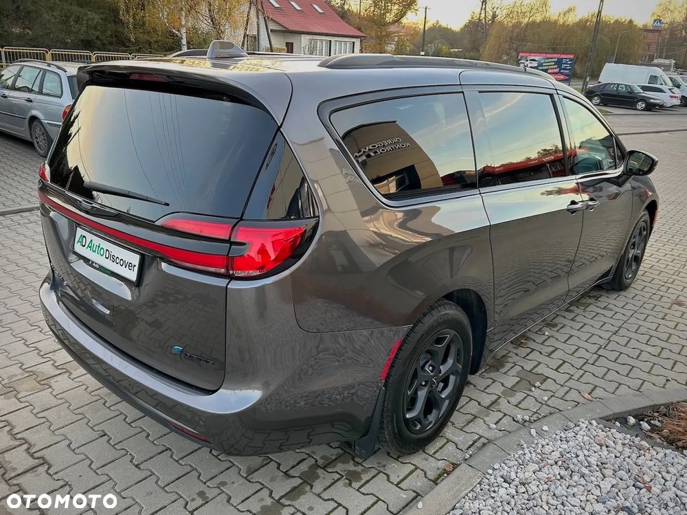 Chrysler Pacifica - 2