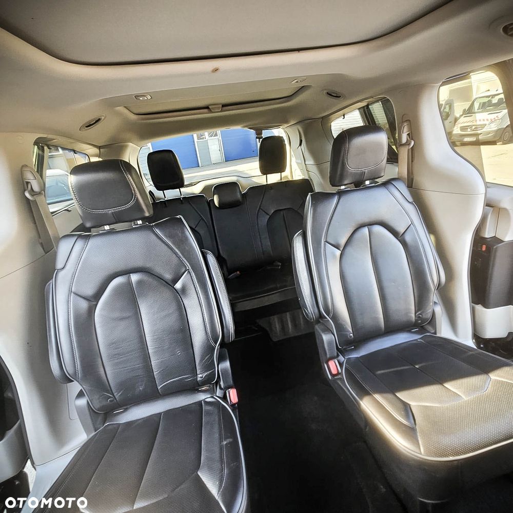 Chrysler Pacifica - 15