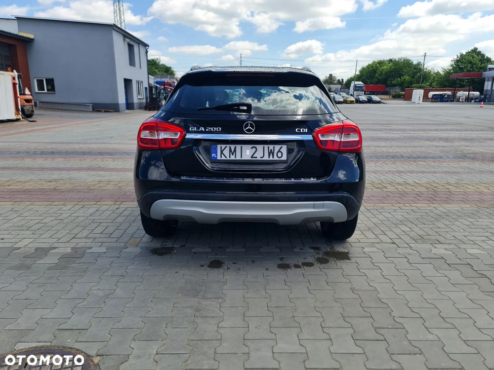 Mercedes-Benz GLA - 9