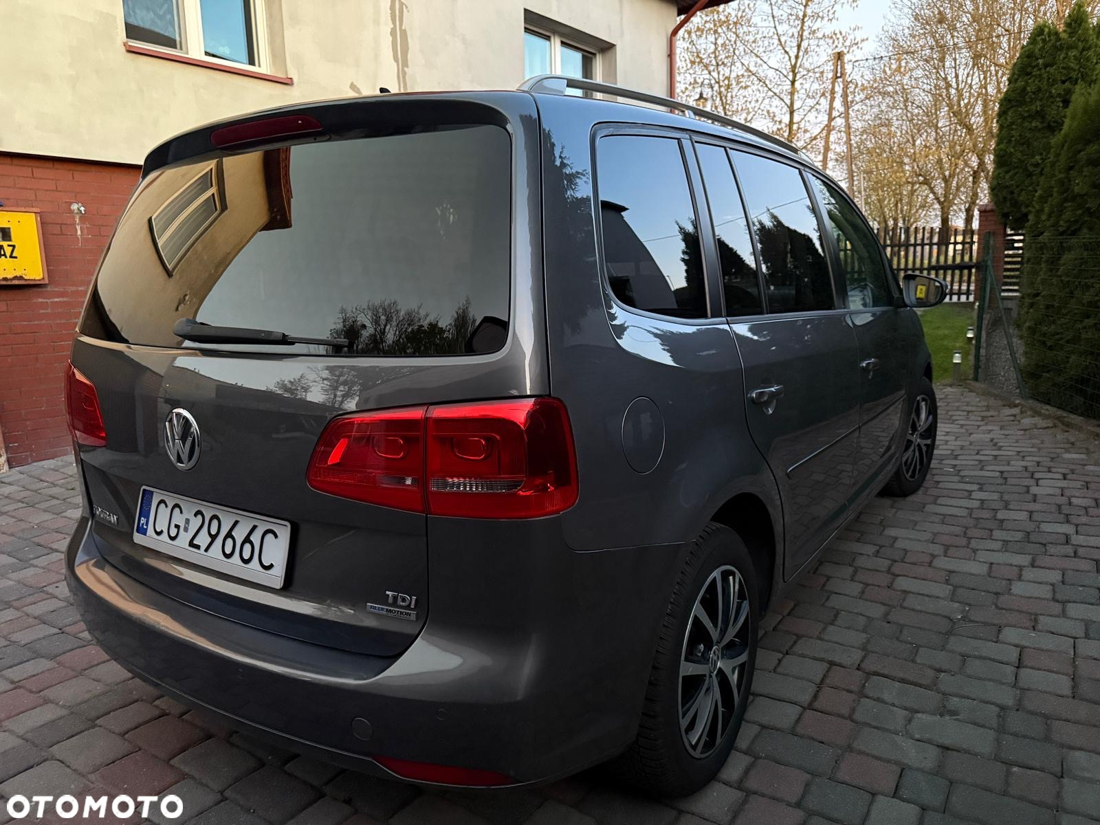 Volkswagen Touran 1.6 TDI DPF BlueMotion Technology DSG Comfortline - 4