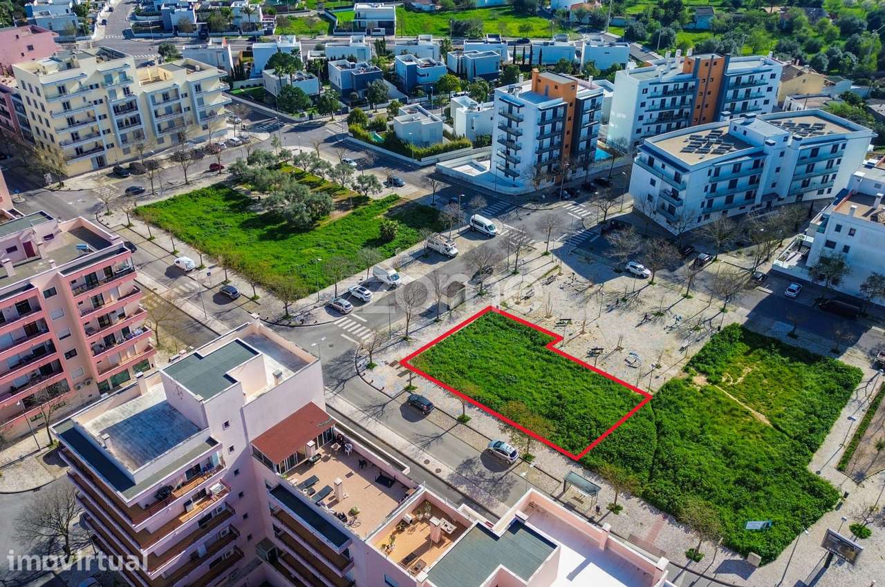 Terreno Urbano com viabilidade para Prédio com 15 Frações e uma loj... - Grande imagem: 2/18