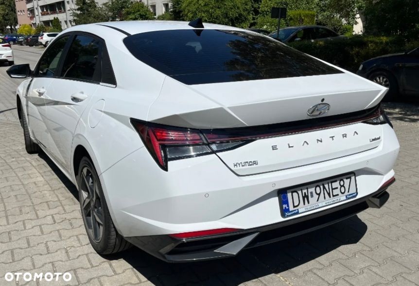 Hyundai Elantra 1.6 Executive CVT - 3