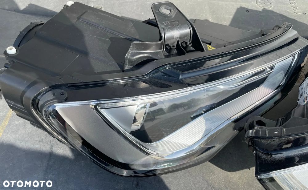 Audi A3 8V reflektory xenon prawy lewy nieskrętne kompletne - 2